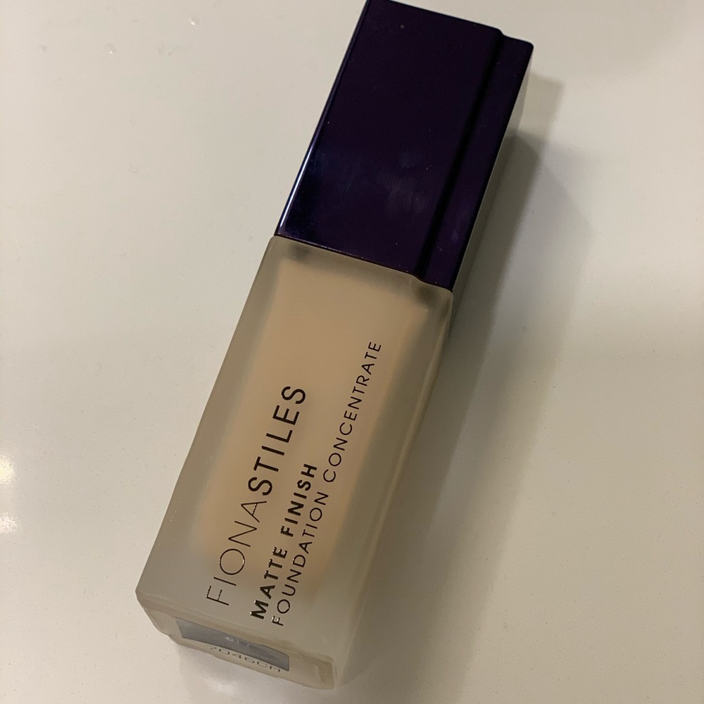 Fiona Stiles MATTE Foundation 01